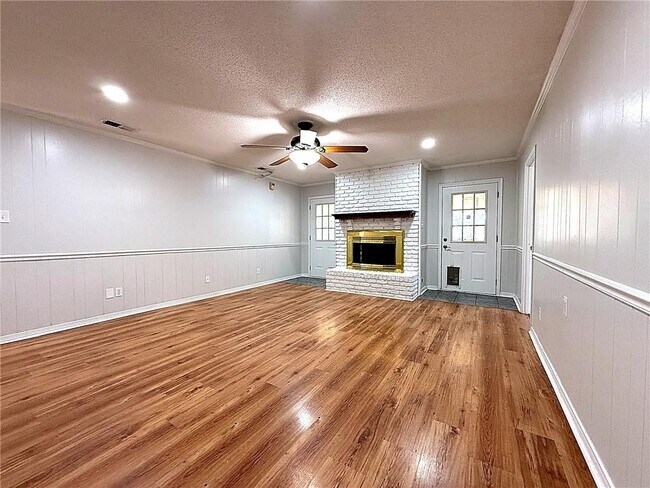 Foto del edificio - 955 Louise Ave