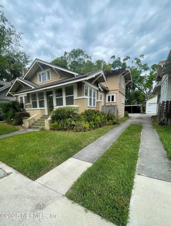Building Photo - 2741 Oak St
