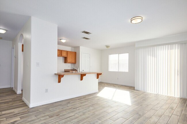 Foto del edificio - 3 BEDROOM BARSTOW HOME