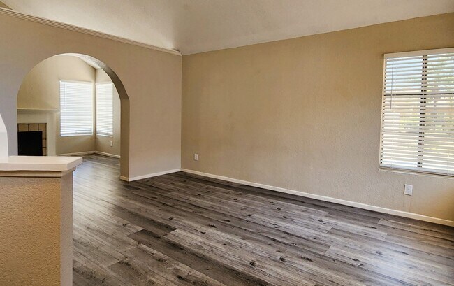 Foto del edificio - Corner Lot, 3BD, 2.5BA Home in Lake Elsinore