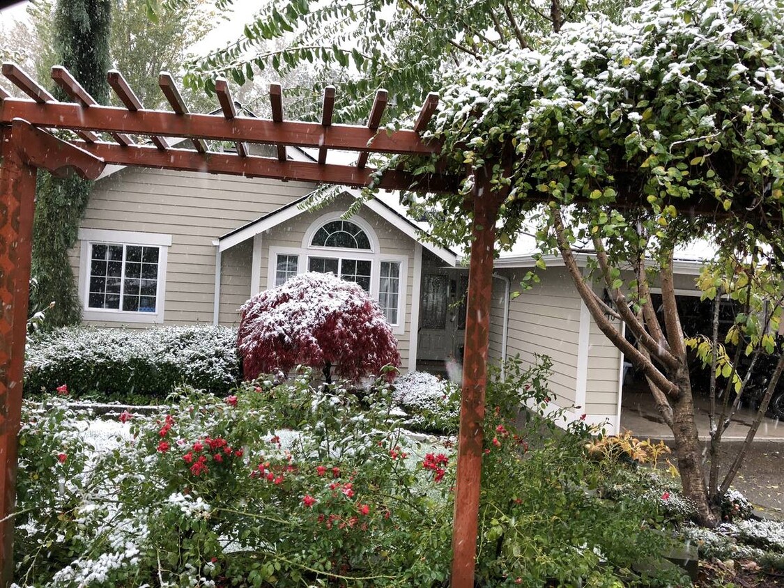 Foto principal - 4510 W Tapps Dr E