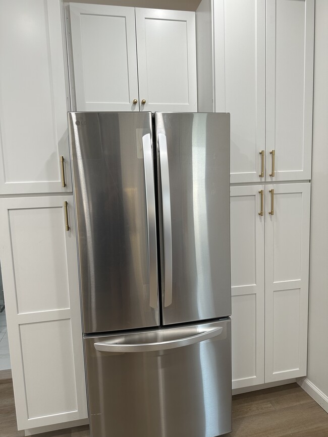 Kitchen - 73 Grove Ave
