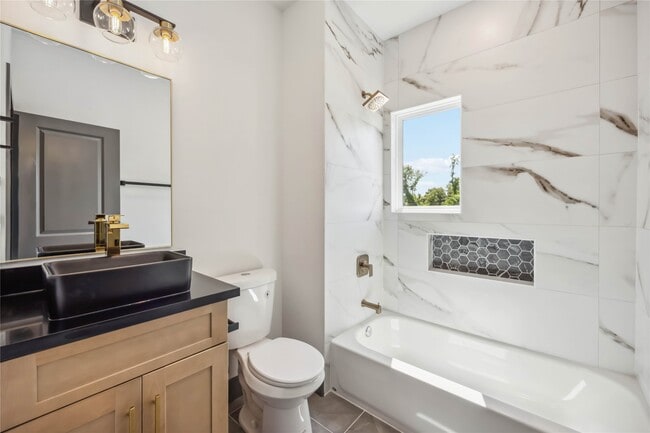 Building Photo - 8013 Ritz St