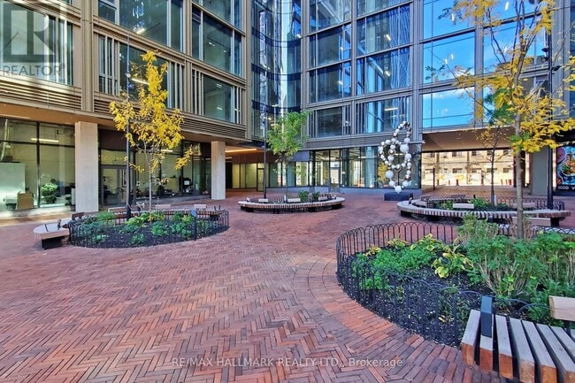 Building Photo - 88 Queen St E