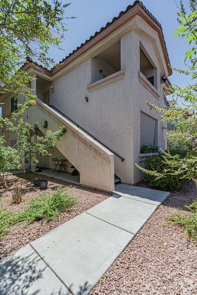 Building Photo - 2124 Calville St