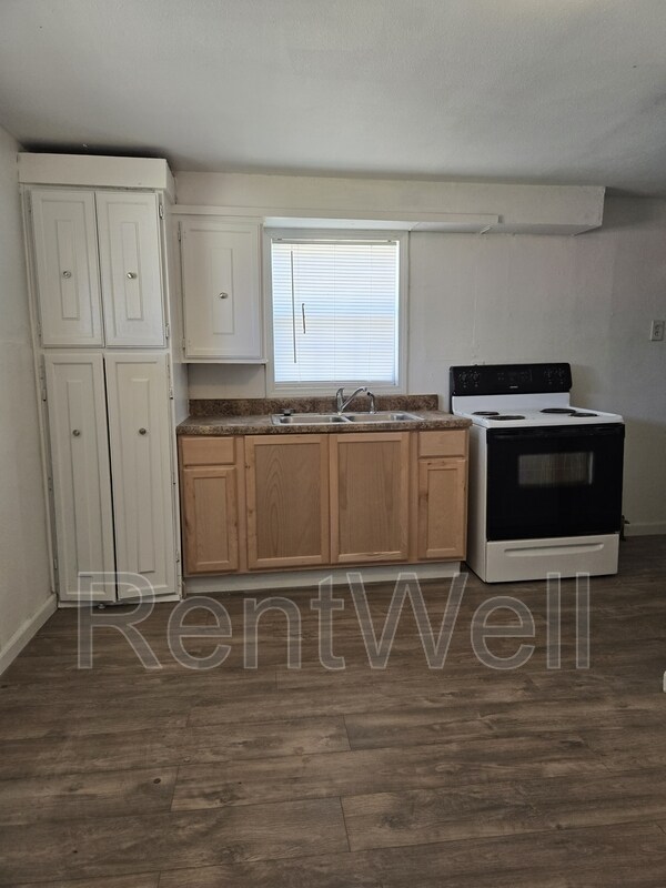 Foto del edificio - 224 E 6th St