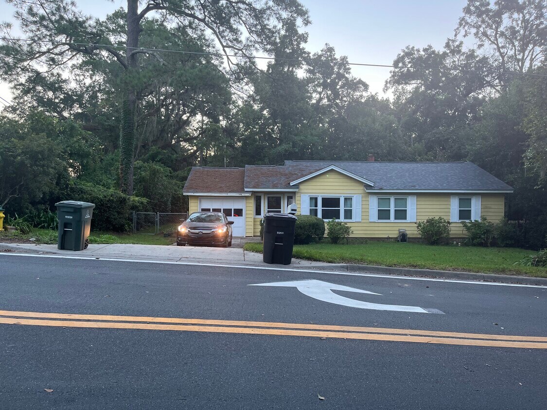 Foto principal - 1217 Carraway St