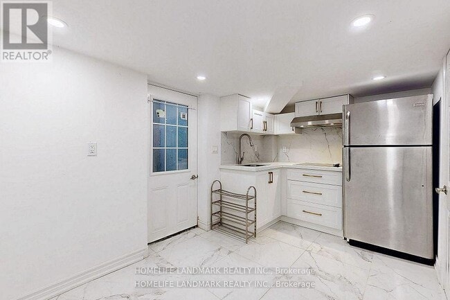 Building Photo - 840 Davenport Rd