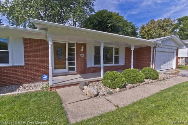 Building Photo - 6848 Tamerlane Dr