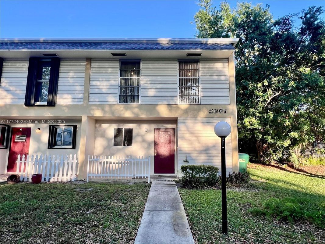 Foto principal - 2801 N 34th Ave