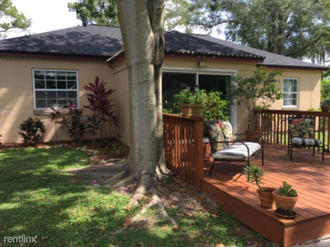 Building Photo - 3 br, 1 bath House - 241 Lake Ellen Dr