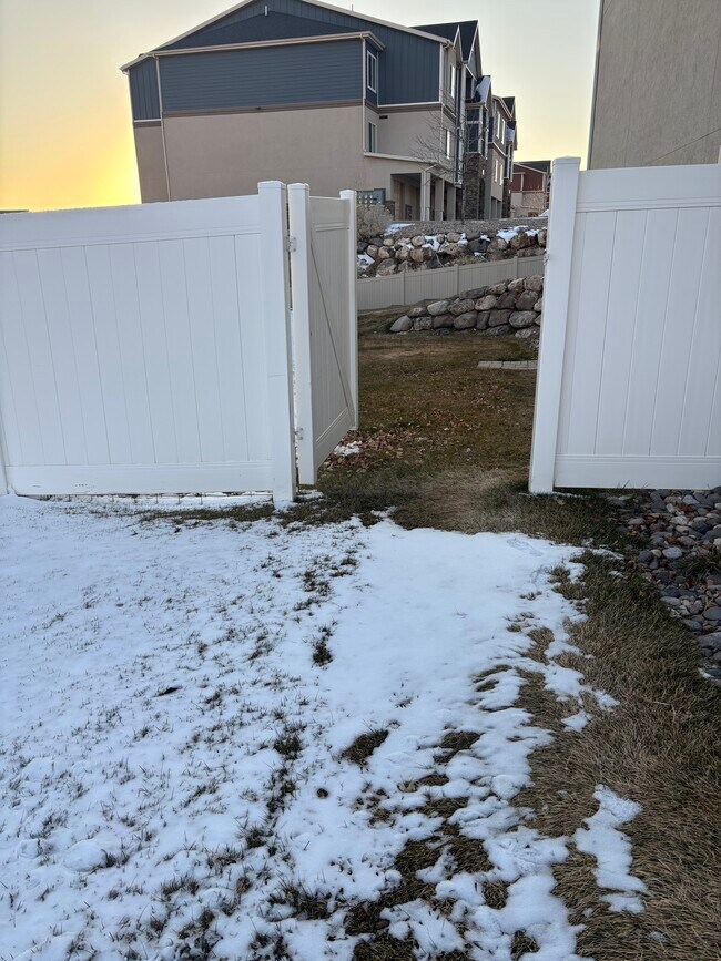 Foto del edificio - 4149 N 900 W