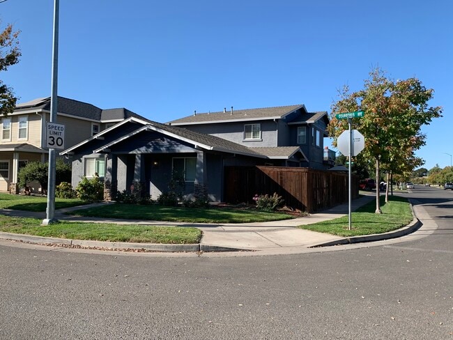 Building Photo - 2753 Ceanothus Ave