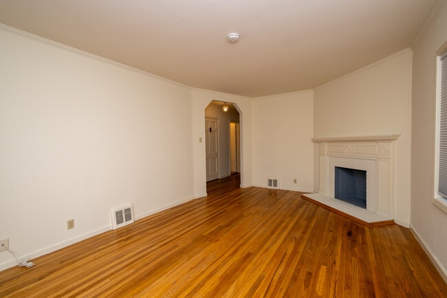 Building Photo - 1401 43rd Ave