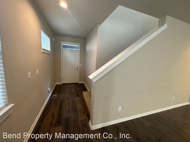 Foto del edificio - 3 br, 2.5 bath House - 63135 NE Black Powd...