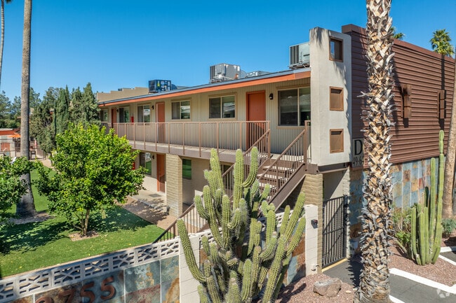 Tradewinds Apartments - Tradewinds Apartments