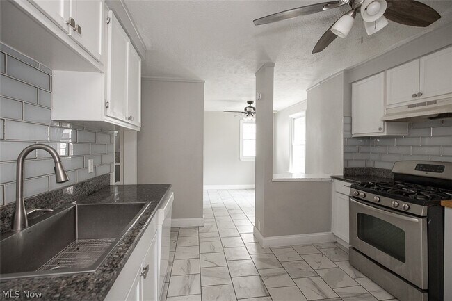 Foto del edificio - 3635 W 46th St