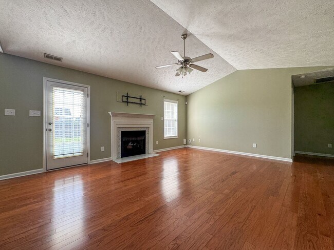 Foto del edificio - Beautiful 4 Bed 2 Bath Home in Fayetteville