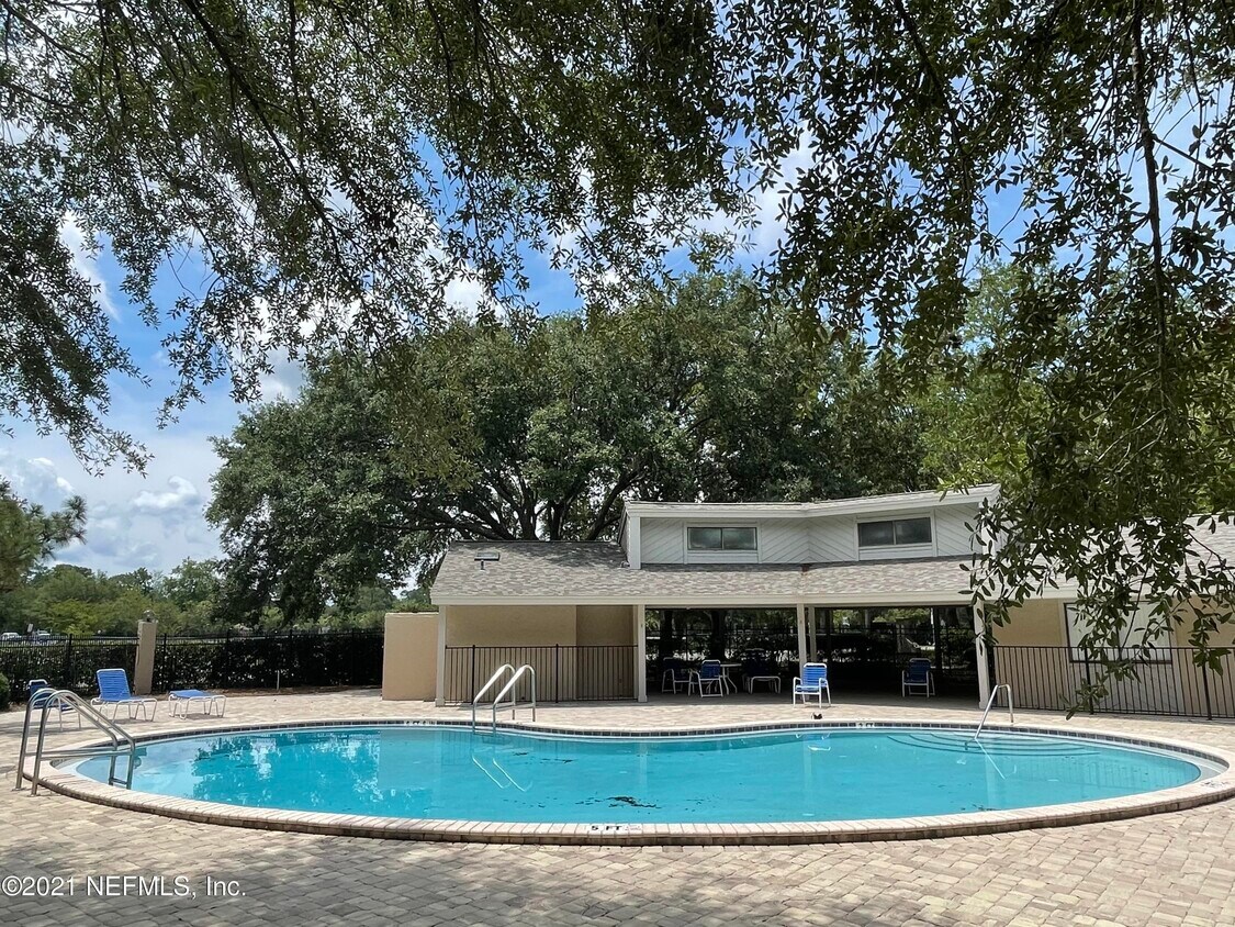 Foto principal - 3801 Crown Point Rd