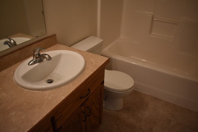 Building Photo - 907 30th Ave W