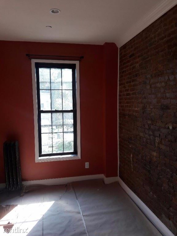 Foto del edificio - 910 Putnam Ave