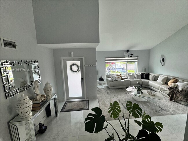 Building Photo - 9368 SW 146th Pl