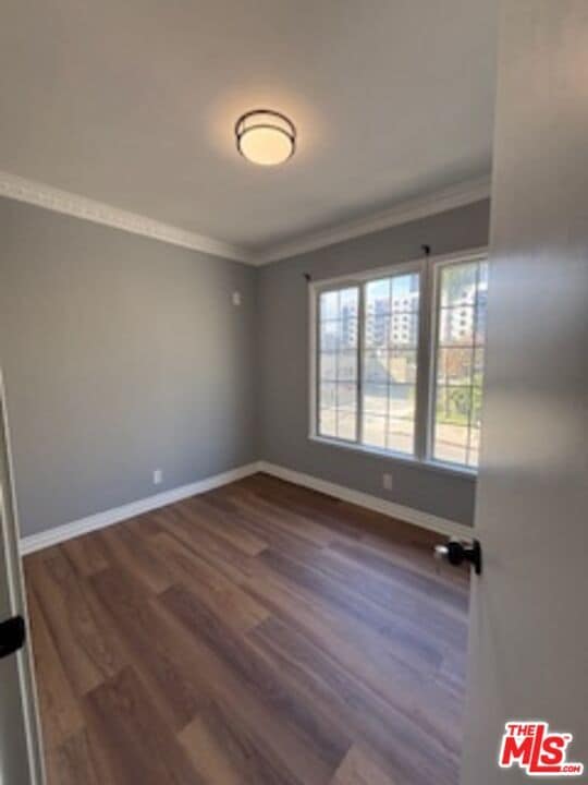 Building Photo - 6226 3/4-6224 De Longpre Ave