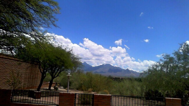 Foto del edificio - Gorgeous Home Gorgeous Views  Available Mid  September