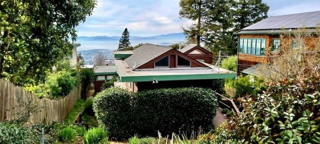 Building Photo - 966 Keeler Ave