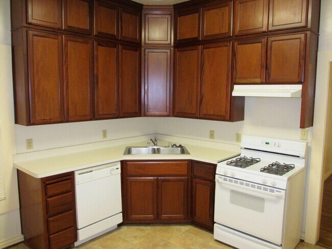 Foto del edificio - 421 Normal Ave