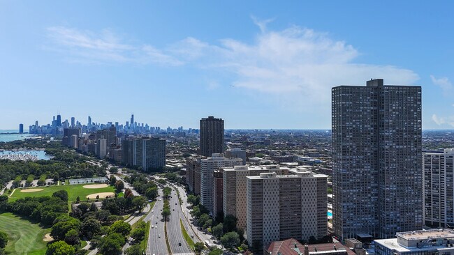 Foto del edificio - 655 W Irving Park Rd
