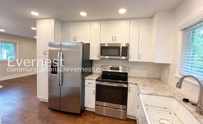 Building Photo - 1206 Cranbrook Dr