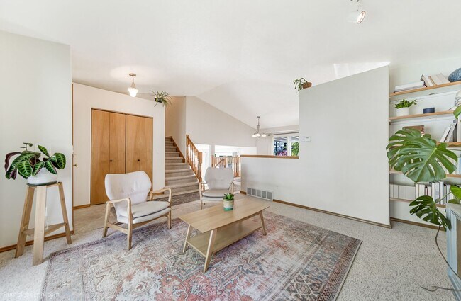 Foto del edificio - For Rent: Beautiful 3 Bed, 3 Bath Home in Desirable Eagle Ridge