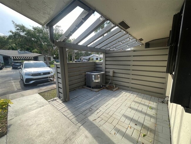 Foto del edificio - 449 Lakeview Dr
