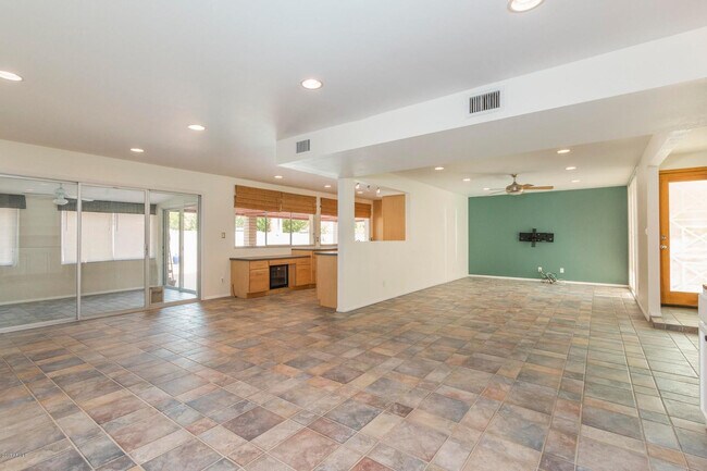 Building Photo - 10832 N 38th St
