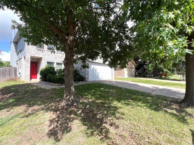 Foto del edificio - 2423 Glen Field Dr