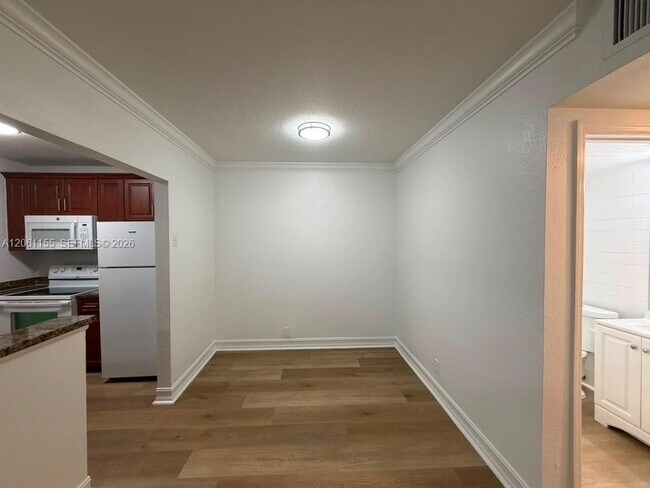 Foto del edificio - 1400 NE 56th St