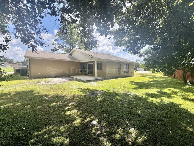 Building Photo - 708 Green Ct