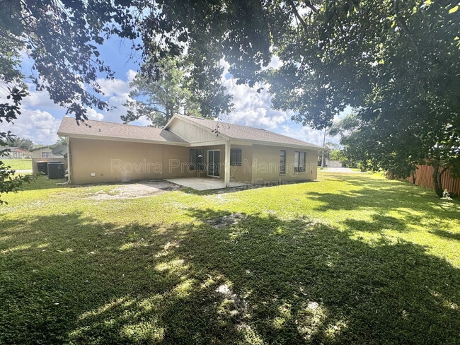 Foto del edificio - 708 Green Ct