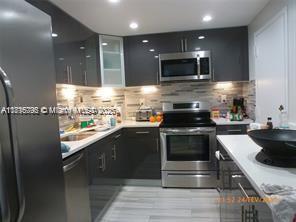Foto del edificio - 300 Bayview Dr
