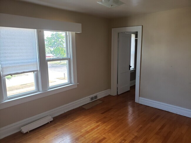 Building Photo - 1227 Stephenson Duplex