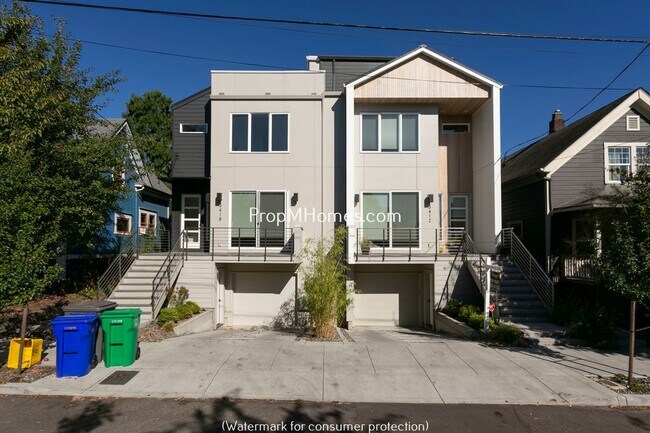 Building Photo - 3418 N Commercial Ave