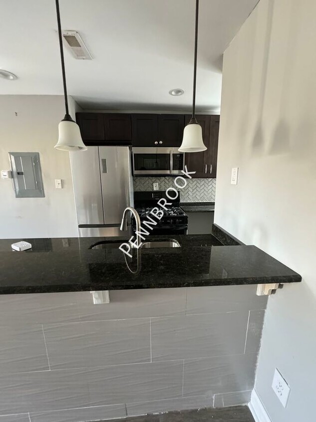 Primary Photo - Modern 2 Bed/1 Bath Bi-Level
