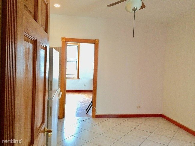 Building Photo - 1 br, 1 bath Apartment - 816 Seneca Avenue