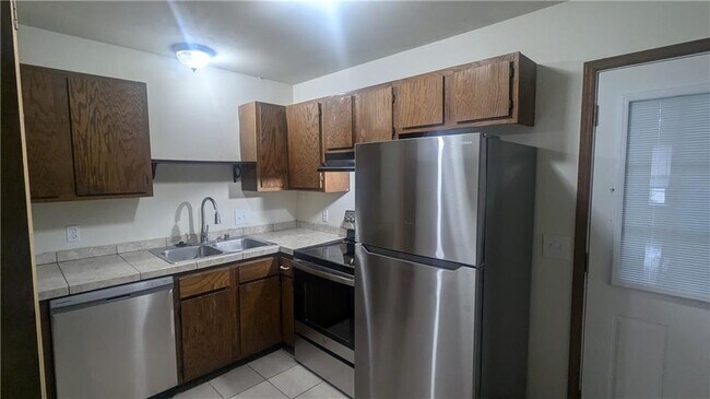 Foto del edificio - 687 N Betty Jo Dr