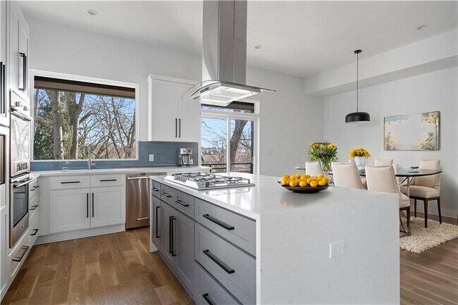 Foto del edificio - 147 Hutchinson St NE