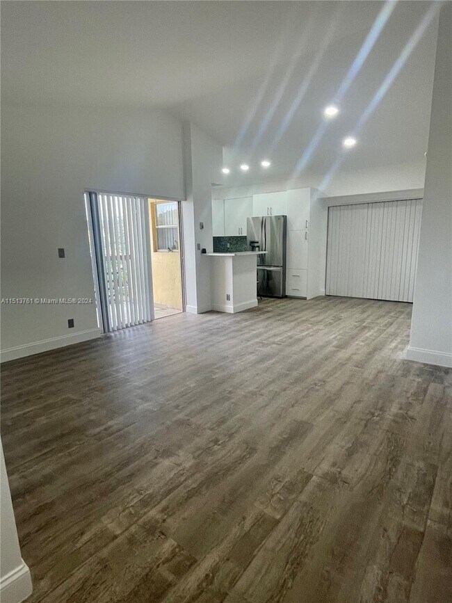 7610 Westwood Dr Unit 126, Tamarac, FL 33321 Condo for Rent in