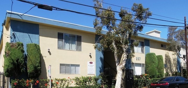 Building Photo - 227 Strand St