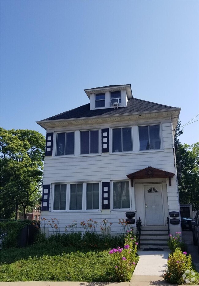 Building Photo - 15 Overhill Pl