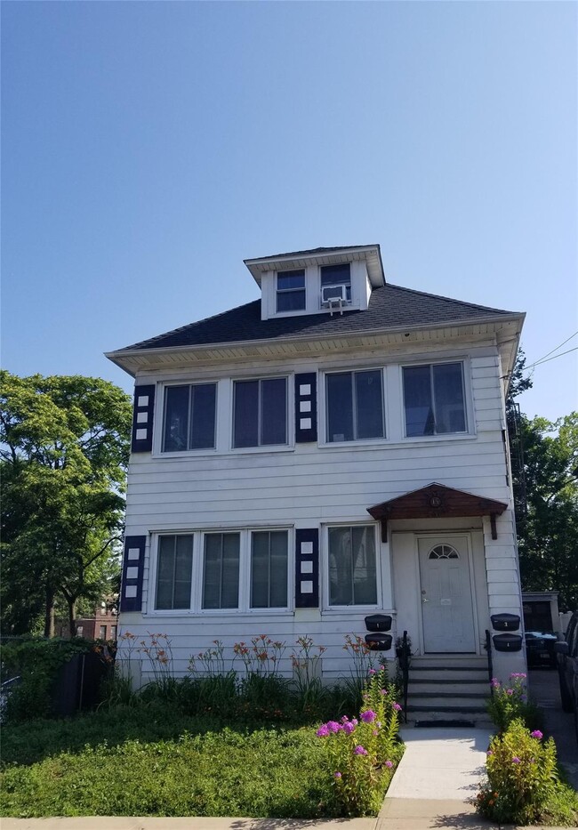 Building Photo - 15 Overhill Pl